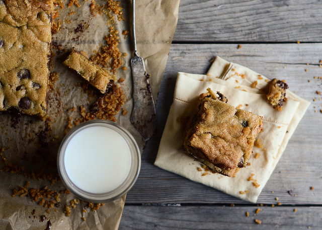 Chocolate Chip Cookie Bars with a Pretzel Crust 