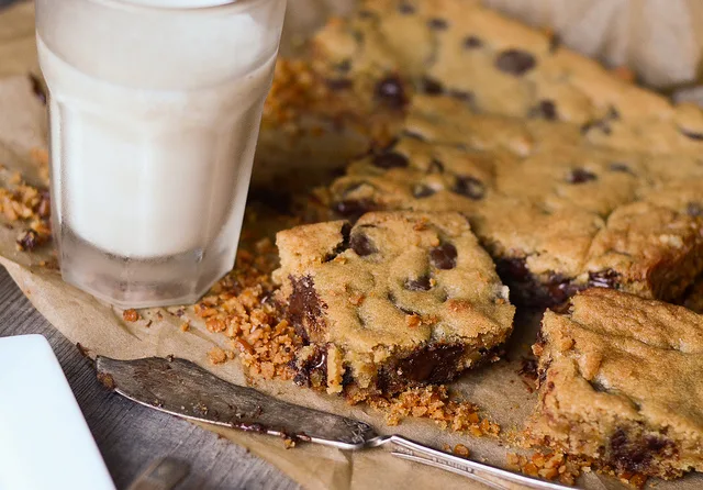 Chocolate Chip Cookie Bars with a Pretzel Crust