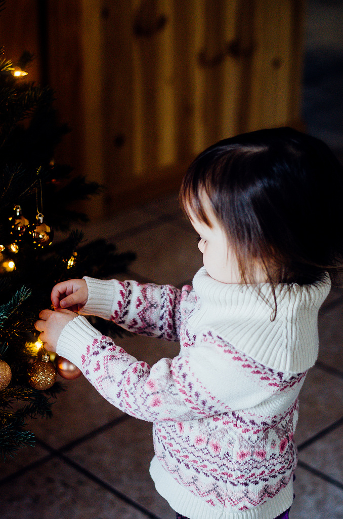 Decorating the Tree 08