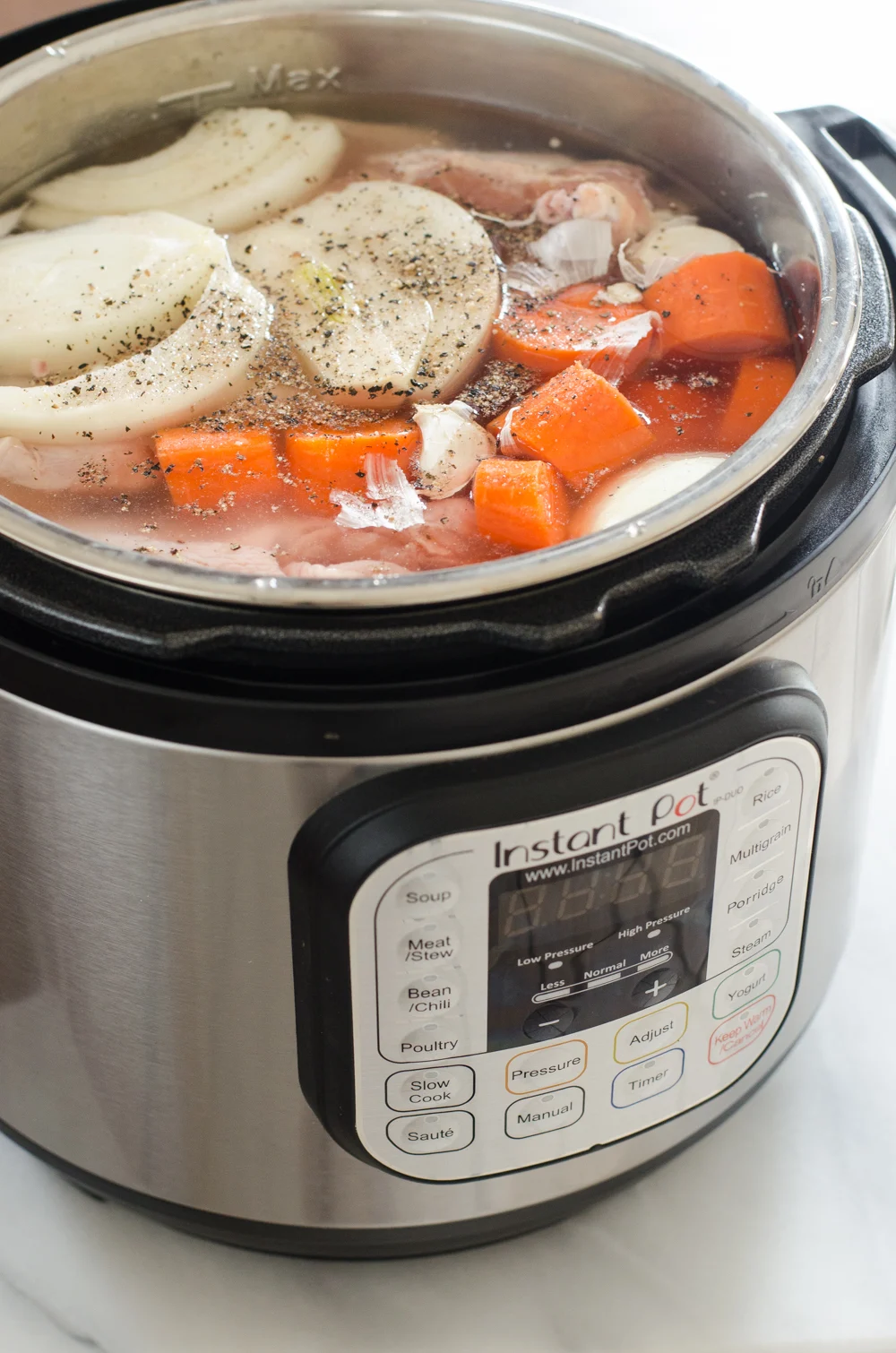 How to Make Chicken Bone Broth (And Where to Buy It)