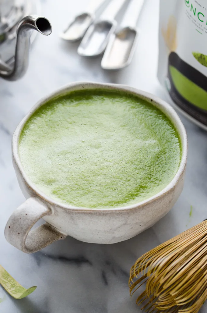 https://www.butteredsideupblog.com/wp-content/uploads/2018/01/How-to-Make-a-Sugar-Free-Matcha-Latte-15.jpg.webp