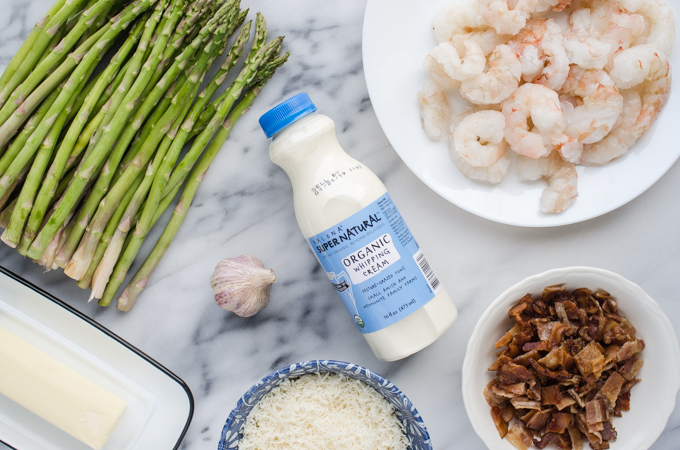 This KETO Shrimp and Asparagus Alfredo is creamy and includes yummy bacon as well!