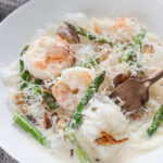 This KETO Shrimp and Asparagus Alfredo is creamy and includes yummy bacon as well!