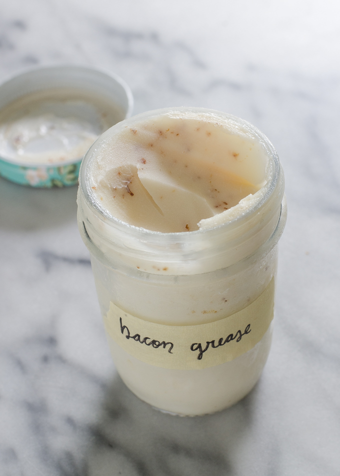 Picture of bacon grease in a jar.