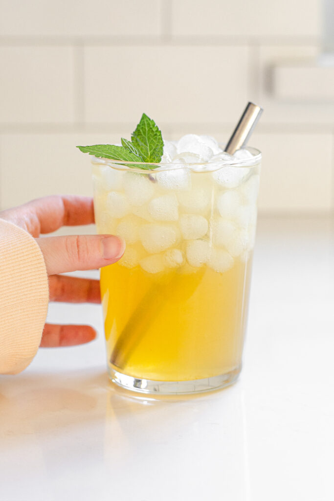 Peach Iced Green Tea (Starbucks Copycat Recipe) - The Fig Jar