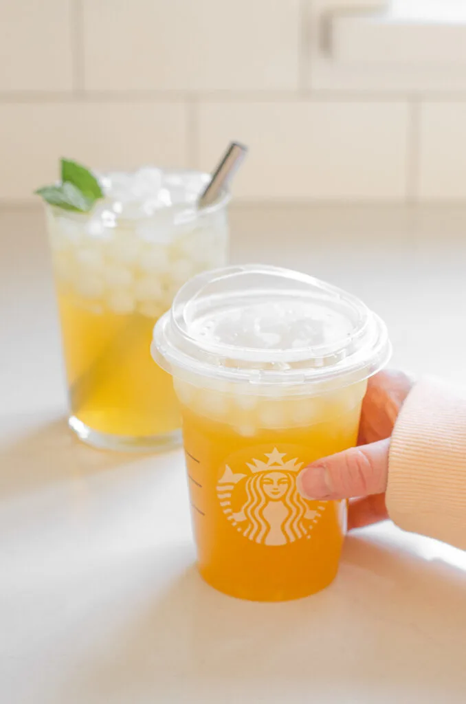 Easy Iced Peach Green Tea Lemonade Recipe (Starbucks Copycat