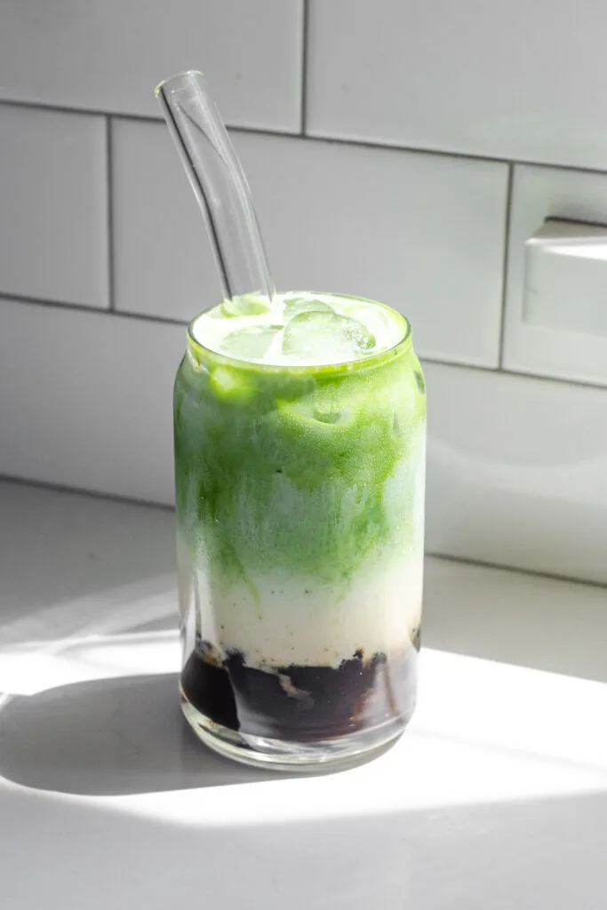 https://www.butteredsideupblog.com/wp-content/uploads/2022/07/how-to-make-matcha-milk-tea-33-683x1024.jpg.webp