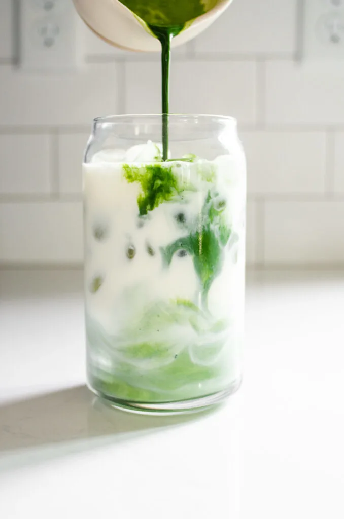 https://www.butteredsideupblog.com/wp-content/uploads/2023/03/Iced-Matcha-Latte-Recipe-7-678x1024.jpg.webp