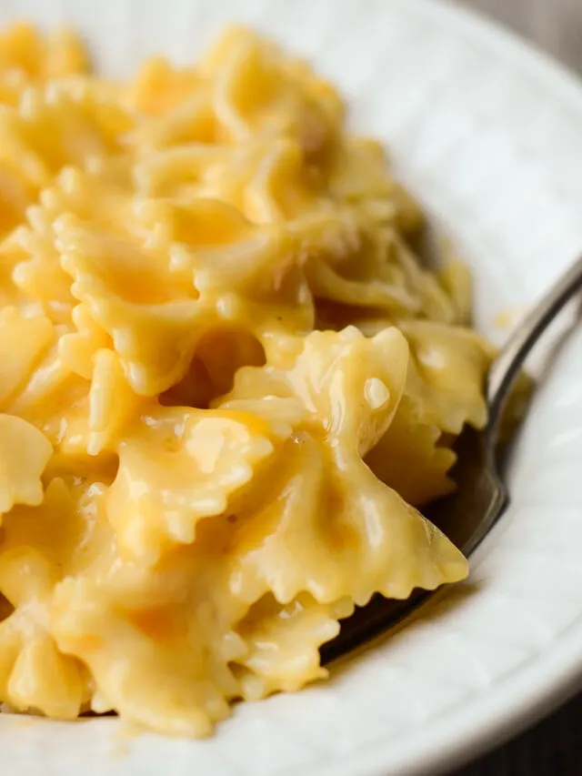 Easy Stovetop Macaroni and Cheese from Scratch!