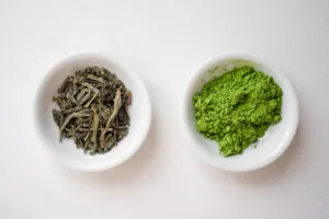Green tea and matcha side by side to show the difference.