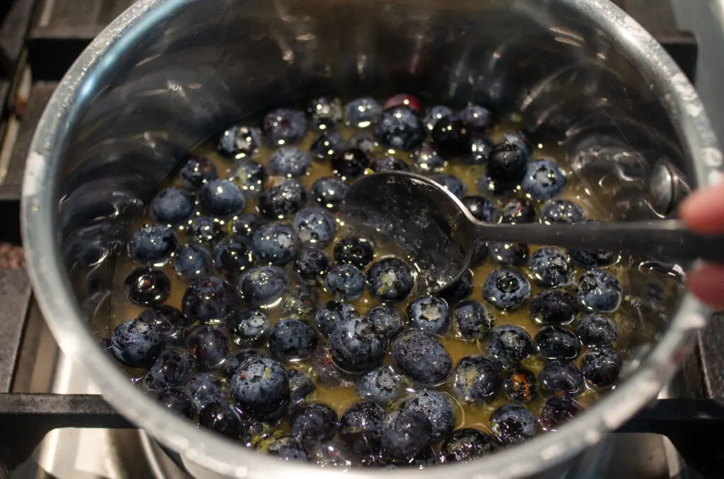 Starting to cook the blueberries. 